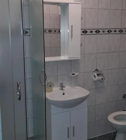 Flora アパート ツリクヴェニツァ