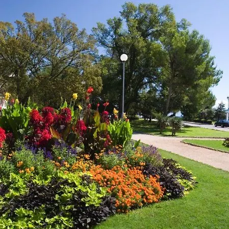 アパート Flora *